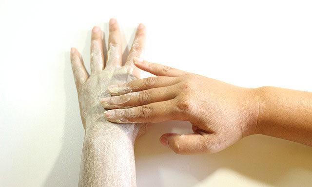 Peeling dla dłoni: rodzaje, działanie, stosowanie