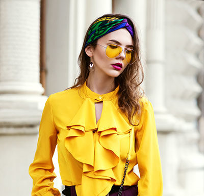 5 stylizacji, do których możesz nosić żółtą torebkę damską!