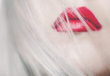 Jakie usta dla brunetek?