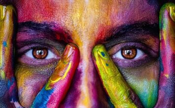 Co Nakładać pod oczy zamiast podkładu?