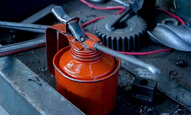 Co daje smarowanie nóg octem jabłkowym?