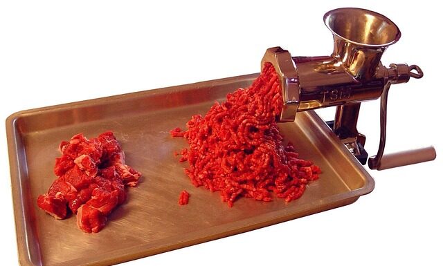 Czy maszynka elektryczna goli się na sucho?