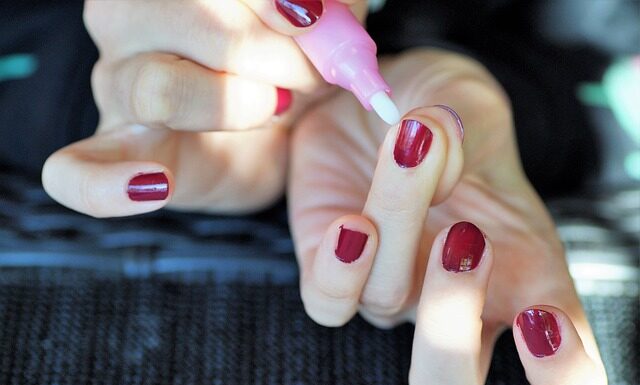 Jak prawidłowo nałożyć korektor?