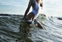 Czy opalenizna zmywa się na basenie?