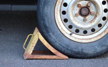 Co jest gorsze dla włosów prostownica czy suszarka? Co jest gorsze dla włosów prostownica czy suszarka?