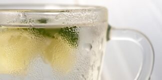 Czy soda oczyszczona rozjaśnia włosy?