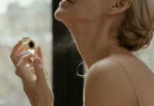 Dlaczego dziewczyny używają mgiełki zapachowej, a nie perfum